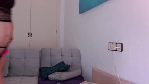 Snapshot of ivonne_hilton chatting on January 28, 12:32 pm Ivonne online show from January 28, 12:32 pm