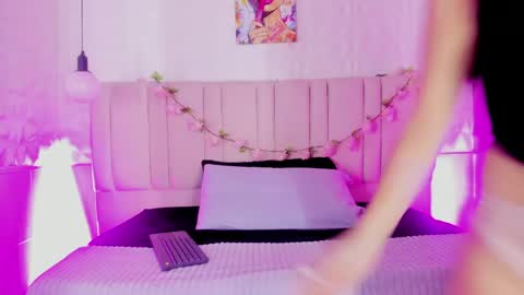 ivonne_valencia online show from May 2, 1:05 pm