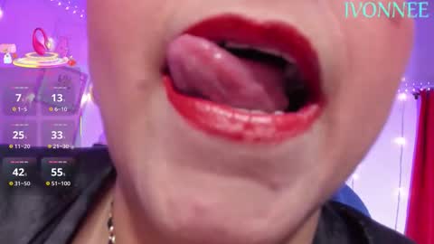 Snapshot of ivonnee17_ chatting on February 15, 11:41 am Ivonne online show from February 15, 11:41 am