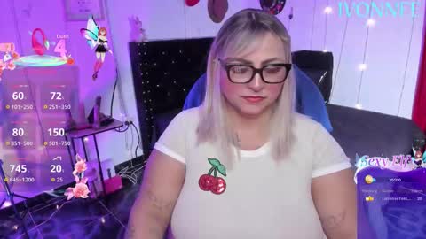 Snapshot of ivonnee17_ chatting on February 20, 1:57 am Ivonne online show from February 20, 1:57 am