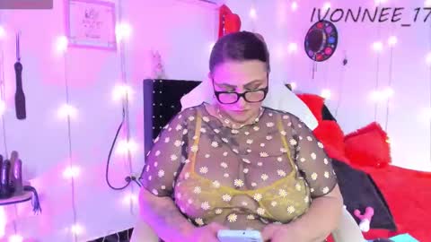 Snapshot of ivonnee17_ chatting on March 17, 2:38 am Ivonne online show from March 17, 2:38 am