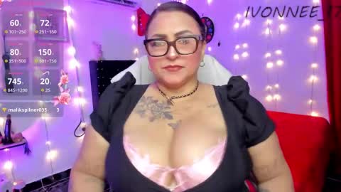 Snapshot of ivonnee17_ chatting on March 20, 5:23 am Ivonne online show from March 20, 5:23 am