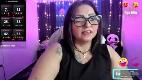 Snapshot of ivonnee17_ chatting on April 16, 1:06 am Ivonne online show from April 16, 1:06 am