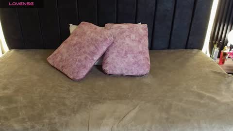 Snapshot of ivonneross_ chatting on March 25, 12:00 pm I V O N N E R O S S online show from March 25, 12:00 pm