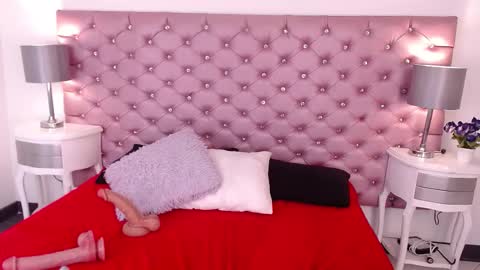 Snapshot of ivonnybon chatting on February 24, 3:26 am IvonnyBon online show from February 24, 3:26 am