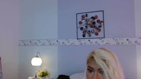 Snapshot of ivonnybon chatting on March 29, 3:06 am IvonnyBon online show from March 29, 3:06 am