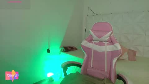 Snapshot of ivonnygoldie chatting on April 1, 6:16 pm Ivonny online show from April 1, 6:16 pm