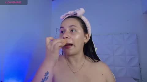 Snapshot of ivonnygoldie chatting on April 2, 6:05 pm Ivonny online show from April 2, 6:05 pm