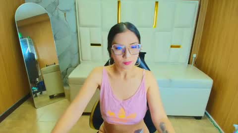 ivon online show from May 3, 12:44 pm