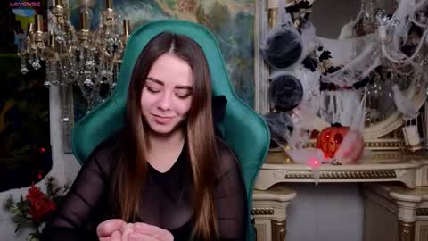 ivorywood_ online show from November 10, 4:28 pm