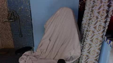 Snapshot of ivorywood_ chatting on May 17, 6:26 pm ivorywood_ online show from May 17, 6:26 pm