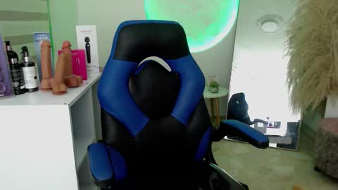 Snapshot of ivvoncute chatting on March 4, 12:22 pm ivvoncute online show from March 4, 12:22 pm