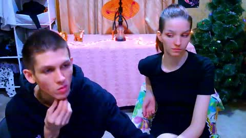 Snapshot of ivy__lester chatting on December 7, 8:16 pm Ivy and Lester online show from December 7, 8:16 pm