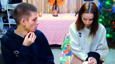 Snapshot of ivy__lester chatting on December 8, 4:07 pm Ivy and Lester online show from December 8, 4:07 pm