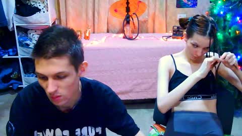 Snapshot of ivy__lester chatting on December 23, 10:12 pm Ivy and Lester online show from December 23, 10:12 pm