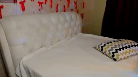 Snapshot of ivy__ross chatting on February 25, 9:13 pm Ivy online show from February 25, 9:13 pm