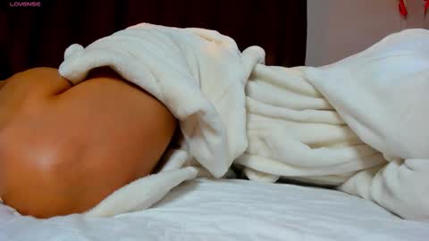 Snapshot of ivy__ross chatting on March 8, 2:04 am Ivy online show from March 8, 2:04 am