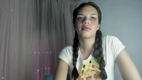 Snapshot of ivy_layla0 chatting on December 21, 5:14 am Ivy Layla online show from December 21, 5:14 am