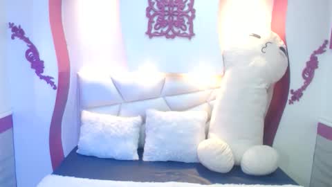 Ivy  online show from February 1, 1:42 pm