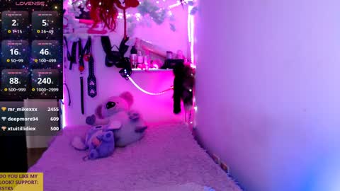 Snapshot of ivy_rosse chatting on December 3, 9:12 pm You can find more of me here online show from December 3, 9:12 pm