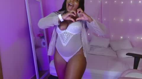 i v y  b l i s s online show from May 11, 6:19 am