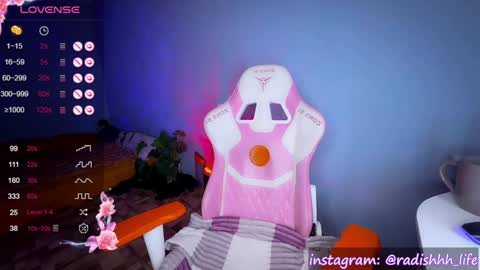 Snapshot of ivydavis chatting on December 24, 9:50 am Radish online show from December 24, 9:50 am