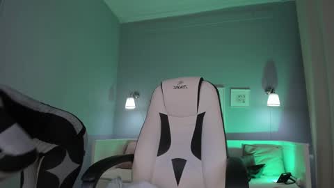 IVY - Follow me 3 online show from December 7, 6:43 am