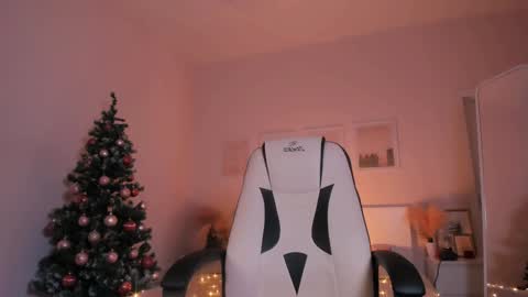 IVY - Follow me 3 online show from December 17, 6:45 am