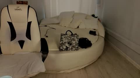 IVY - Follow me 3 online show from October 29, 9:33 am