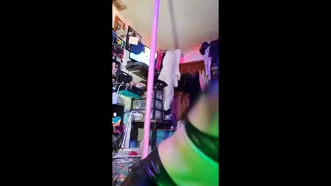 Snapshot of ivyjennifer366 chatting on February 6, 7:56 am ivyjennifer366 online show from February 6, 7:56 am