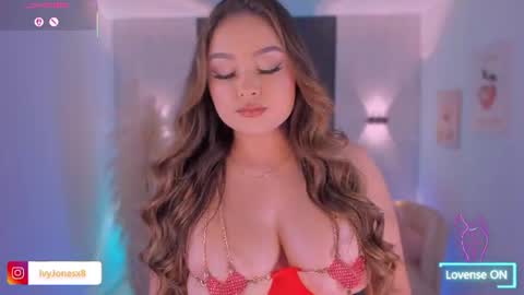 Snapshot of ivyjonesx chatting on June 15, 4:42 pm Ivy online show from June 15, 4:42 pm