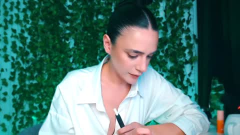 Snapshot of ivyjonson chatting on December 8, 5:11 pm Miss Ivy online show from December 8, 5:11 pm