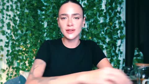 Snapshot of ivyjonson chatting on December 11, 3:58 pm Miss Ivy online show from December 11, 3:58 pm