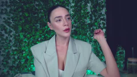 Snapshot of ivyjonson chatting on December 26, 5:19 pm Miss Ivy online show from December 26, 5:19 pm