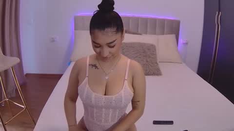 Snapshot of ivymonique chatting on September 24, 7:44 am ivymonique online show from September 24, 7:44 am