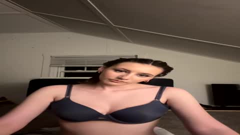 ivyrose67 online show from May 20, 5:57 am