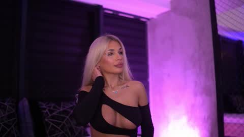 IvyRowa online show from September 24, 5:38 pm