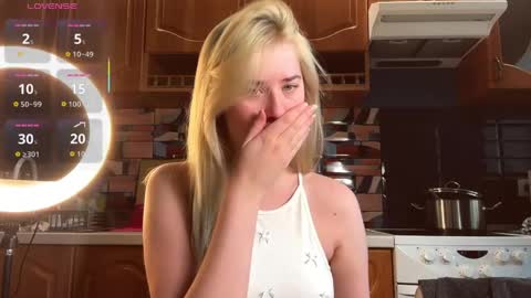 Snapshot of ivywairley chatting on March 31, 3:41 am ivywairley online show from March 31, 3:41 am