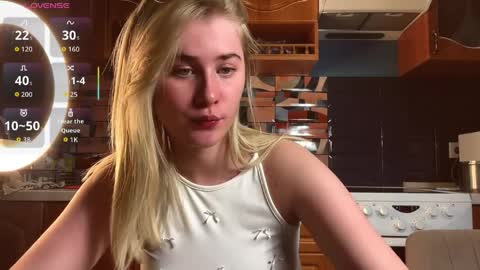 Snapshot of ivywairley chatting on April 1, 4:48 pm ivywairley online show from April 1, 4:48 pm