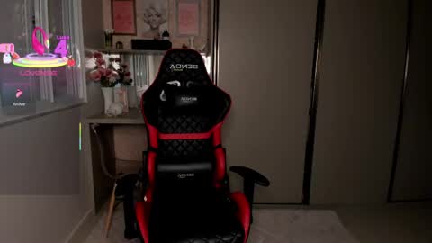 Snapshot of ivyy_scott chatting on October 17, 7:11 am Ivvy online show from October 17, 7:11 am