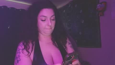 Snapshot of ivyy_sinss chatting on March 28, 11:59 pm Amiee online show from March 28, 11:59 pm