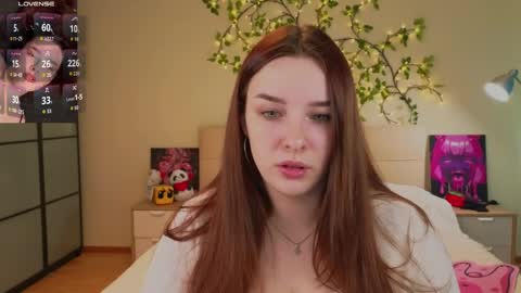 Snapshot of iwi_wi_wi chatting on April 9, 12:21 pm Daisy online show from April 9, 12:21 pm