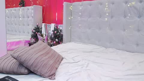 Maxim online show from December 14, 1:39 am