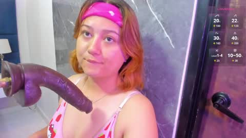 Snapshot of iza_grey chatting on May 8, 11:26 am Isa online show from May 8, 11:26 am