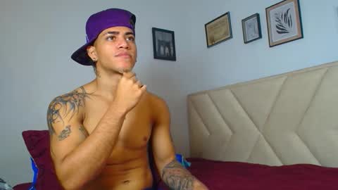 izaack online show from February 11, 1:27 pm