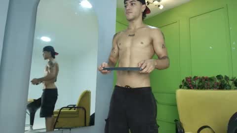 izaack online show from April 26, 3:42 pm