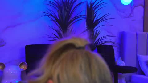 izabelle_02 online show from March 22, 4:49 am