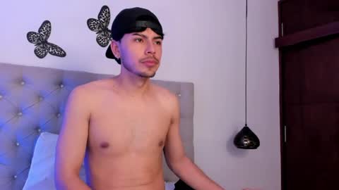 izack_01 online show from April 16, 2:29 pm