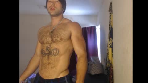 izak144 online show from May 20, 7:09 pm