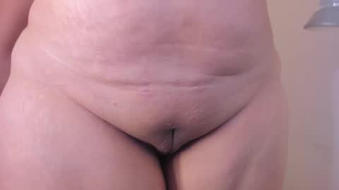 Snapshot of izaro_22 chatting on December 5, 8:55 am Iza online show from December 5, 8:55 am